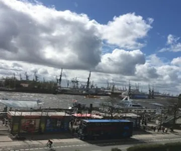 Hamburg: Private Guided Walking Tour